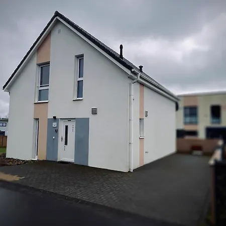 Semesterbostad Pieks Bahay Kubo Weinsheim (Bitburg-Prum)